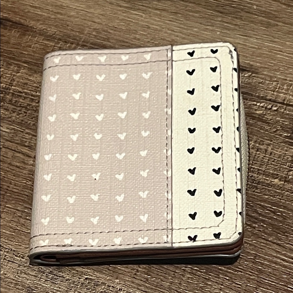Fossil Logan Bifold Wallet - Heart Design